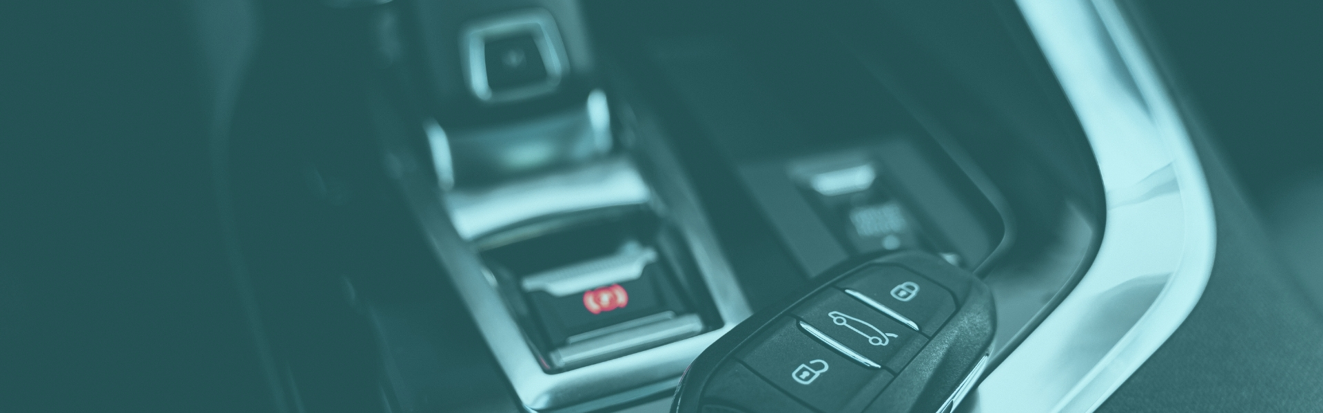 Kasko poliçesi seçimi görseli: Anahtarlar ve araba maketi